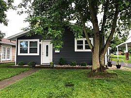 132 E 6th St, Williamstown, Wv 26187 in Williamstown, WV