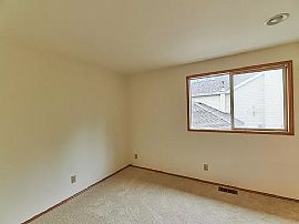 23612 Ne 25th Way, Sammamish, Wa 98074 House For Rent in Sammamish, WA (Photo 2 of 12)