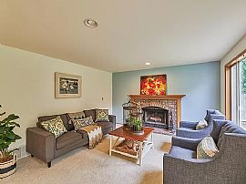 23612 Ne 25th Way, Sammamish, Wa 98074 House For Rent in Sammamish, WA (Photo 6 of 12)