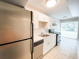 2990 Rhodes Circle Southunit #109, Birmingham, Al 35205 in Birmingham, AL (Photo 2 of 5)