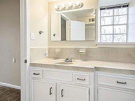 3 Beds Lovely Beautiful Available For Rent in Dallas, TX (Photo 11 of 12)