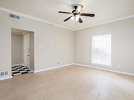 3 Beds Lovely Beautiful Available For Rent in Dallas, TX (Photo 4 of 12)