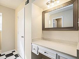 3 Beds Lovely Beautiful Available For Rent in Dallas, TX (Photo 9 of 12)