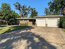 3 Beds Lovely Beautiful Available For Rent in Dallas, TX (Photo 4 of 9)