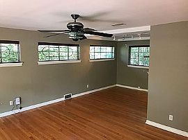 3 Beds Lovely Beautiful Available For Rent in Dallas, TX (Photo 5 of 9)