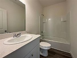 3 Beds Lovely Beautiful Available For Rent in Dallas, TX (Photo 4 of 12)