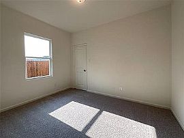 3 Beds Lovely Beautiful Available For Rent in Dallas, TX (Photo 6 of 12)