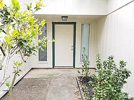 3 Beds Lovely Beautiful Available For Rent in Houston, TX (Photo 2 of 12)