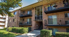 Apartment in Capitol Heights, MD (Photo 4 of 8)