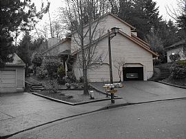 Lake Oswego townhouse in Lake Grove, OR (Photo 1 of 4)
