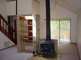 Lake Oswego townhouse in Lake Grove, OR