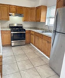 675 Central Ave Apt 31, Bridgeport, Ct 06607 in Bridgeport, CT (Photo 3 of 5)