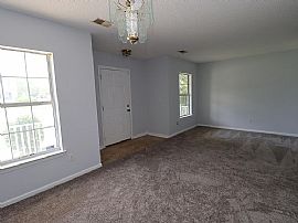 100 Creek Way Ln, Columbia, Sc  in Columbia, SC (Photo 3 of 12)