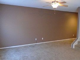 Beautiful 3 Bedroom 2.5 Bath Available For Rent in Grandview Plaza, KS (Photo 5 of 7)