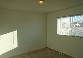 Beautiful 3 Bedroom 2.5 Bath Available For Rent in Grandview Plaza, KS (Photo 7 of 7)