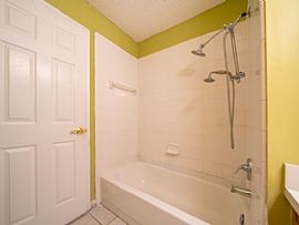 Singles Family Resident in Jacksonville, FL (Photo 10 of 12)