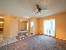 Singles Family Resident in Jacksonville, FL (Photo 3 of 12)