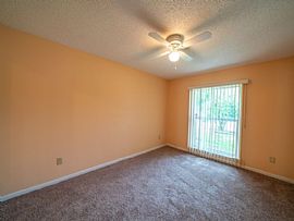 Singles Family Resident in Jacksonville, FL (Photo 5 of 12)