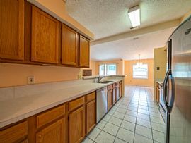 Singles Family Resident in Jacksonville, FL (Photo 6 of 12)