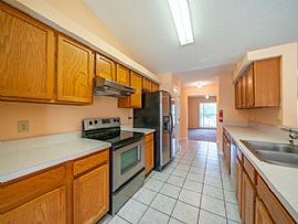 Singles Family Resident in Jacksonville, FL (Photo 7 of 12)