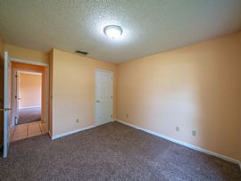 Singles Family Resident in Jacksonville, FL (Photo 8 of 12)