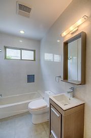  Electric House 2 Bed Room in Los Angeles, CA (Photo 3 of 12)