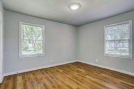 Real in Texas City, TX (Photo 6 of 11)