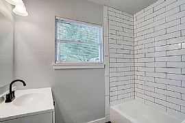 Real in Texas City, TX (Photo 9 of 11)