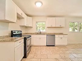 1022 Uster St, Mobile, Al 36608 in Mobile, AL (Photo 3 of 12)