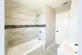 4 Beds Lovely Beautiful Available For Rent in Dallas, TX (Photo 10 of 12)