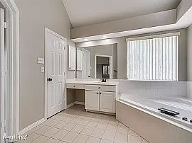 3 Beds Lovely Beautiful Available For Rent in Lewisville, TX (Photo 8 of 12)