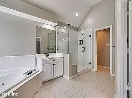 3 Beds Lovely Beautiful Available For Rent in Lewisville, TX (Photo 9 of 12)