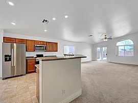 1095 Snow Roof Ave, Henderson, Nv 89052 in Henderson, NV (Photo 2 of 10)