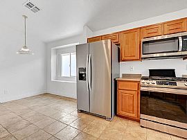 1095 Snow Roof Ave, Henderson, Nv 89052 in Henderson, NV (Photo 3 of 10)