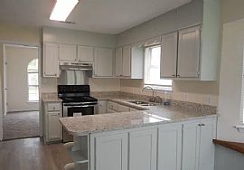 11852 Lisa Ct, Fairhope, Al 36532 in Fairhope, AL (Photo 5 of 12)