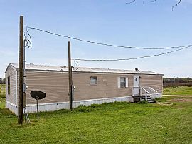 83 Lakewater Dr, Tallassee, Al 36078 in Tallassee, AL (Photo 2 of 9)