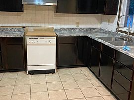 Fantastic 3 Bedroom 2 Bath Available Home For Rent  in Saint Joseph, MI (Photo 3 of 6)