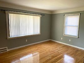 Beautiful 3 Bedroom 1 Bath Home For Rent  in Redford, MI (Photo 2 of 6)