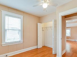  Beautiful 2 Bedroom 1.5 Bath Home For Rent in Ferndale, MI (Photo 5 of 7)