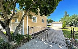 Beautiful 2 Bedroom 2 Bath Home For Rent in Warren, MI