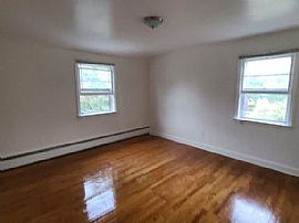 182 Washington St, Norwich, Ct 06360 in Norwich, CT (Photo 7 of 12)