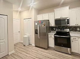 Beautiful 3 Bedroom 2.5 Bath Home For Rent in Jacksonville, FL (Photo 5 of 6)