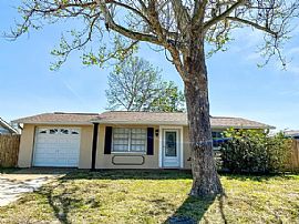 9753 Lake Chrise Ln, Pt Richey, Fl 34668 in Port Richey, FL