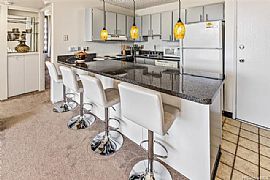 Furnished 2 Bed, 1 Bath Apartment on 411 Hobron Ln in Honolulu, HI (Photo 5 of 12)