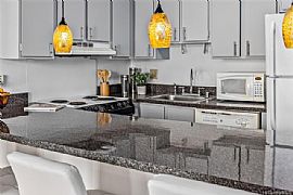 Furnished 2 Bed, 1 Bath Apartment on 411 Hobron Ln in Honolulu, HI (Photo 7 of 12)