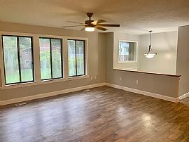 5461 Shawnee Cir, Huntington, Wv 25705 in Huntington, WV (Photo 3 of 11)