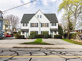 2 Gibbs Ave #a, Newport, Ri 02840 in Newport, RI