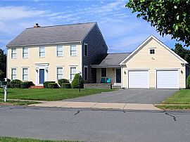 16 Paddock Ln, Middletown, Ri 02842 in Middletown, RI