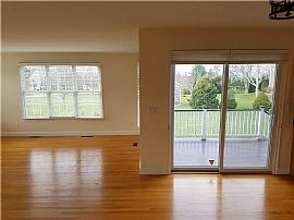 16 Paddock Ln, Middletown, Ri 02842 in Middletown, RI (Photo 2 of 12)