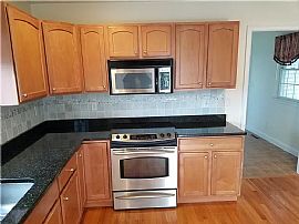 16 Paddock Ln, Middletown, Ri 02842 in Middletown, RI (Photo 5 of 12)